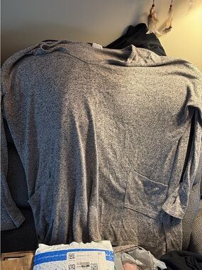 BKE Women's V-Neck Sweater in Heather Gray